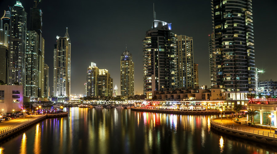 dhow dinner cruise in dubai marina with pickup